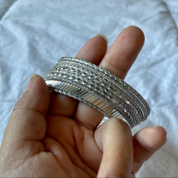 Necklace and bangle set - Picture 3 of 3